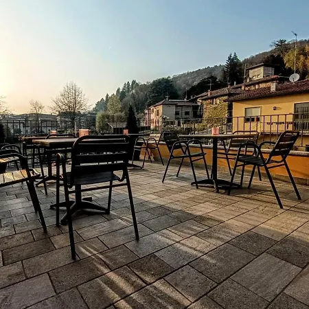 Il Di Piazza Motta Albese Con Cassano