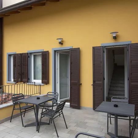 Il Di Piazza Motta Bed & Breakfast Albese Con Cassano
